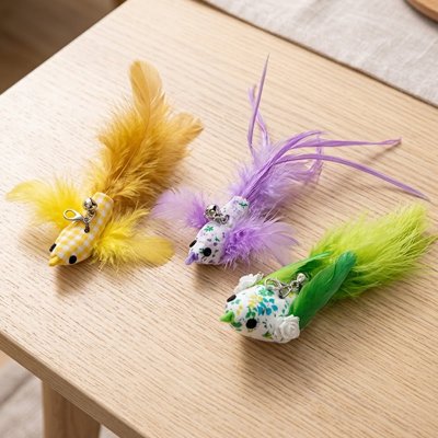 3 jouet chat​ de differente couleur