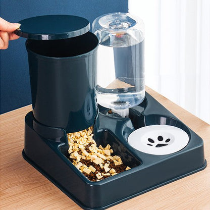 Distributeur de Croquettes pour chat bleu avec croquettes