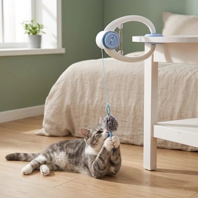 chat qui s'amuse avec Jouet Chat interactif