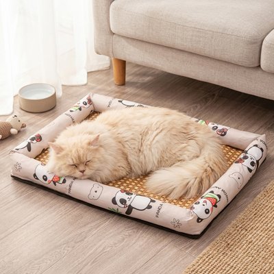 chat blanc couché dans Tapis rafraichissant Chat
