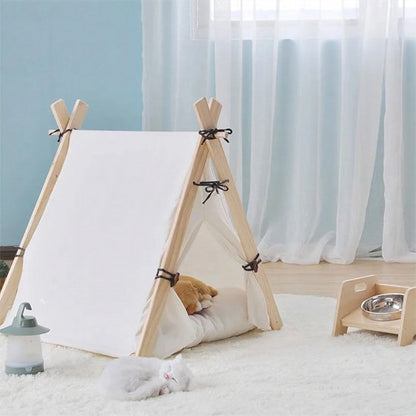 chat couché dans niche-a-chat en bois 