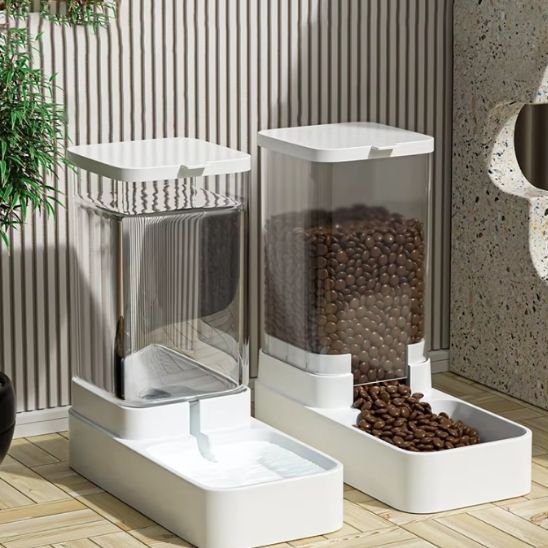 Distributeur de croquettes pour chat 